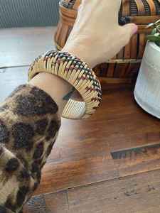 กำไลข้อมือไม้ลายหวายงานเรซิ่นสำหรับผู้หญิง ของขวัญเครื่องประดับ กำไลไม้ขนาดสั่งทำได้ งานเรซิ่น - Product Image 5