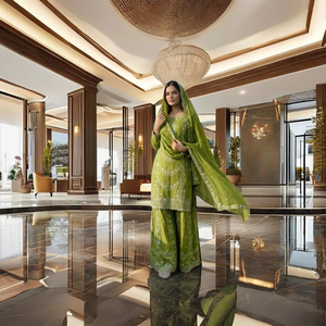 Conjunto Tradicional de Salwar Kameez con Pedrería para Mujer, Ideal para Fiestas y Bodas - Product Image 1