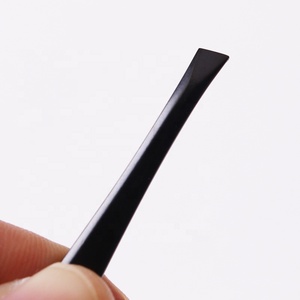 Pinzas para Cejas Inclinadas de Acero Inoxidable Negro de Lujo Hechas a Mano BRAVO IMPEX, Duraderas, Antiestáticas, con Mango Cómodo para Pestañas - Product Image 6
