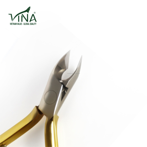 Exportación de suministros de uñas, pinza para cutículas chapada en oro de Viña, mandíbula cuadrada, carbono OEM de Vietnam - Product Image 5