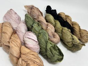 Hilo de Chenilla de Seda Sari Reciclada Teñida de Primera Calidad, Cinta Textil Hecha a Mano para Tejido, Crochet y Manualidades, Venta al Por Mayor - Product Image 5