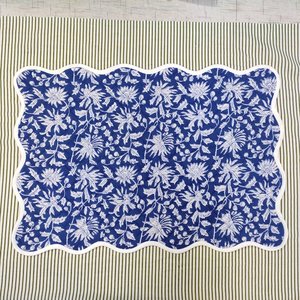 Juego de mantelería azul con diseño floral, cuatro servilletas y dos manteles de algodón acolchados con ribete ondulado, regalo para el Día del Padre, estampado floral a mano. - Product Image 5