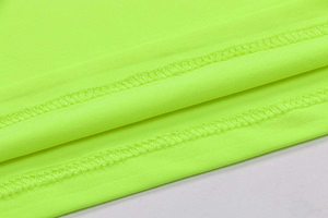Chemise de compression pour homme disponible en gros, entièrement personnalisable, respirante, confortable et infroissable. - Product Image 3