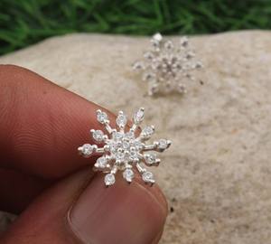 Pendientes de Plata de Ley 925 de Lujo con Circonita Cúbica, Joyería Fina Minimalista para Mujer y Hombre, Venta al por Mayor para Fiestas - Product Image 4