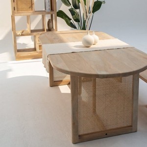Table à manger en bois Vandana Aureo Grand avec pieds en rotin et design moderne et contemporain - Product Image 6