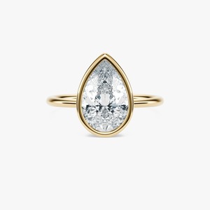 Anillo de compromiso solitario de lujo con diamante cultivado en laboratorio de 3.00 CT, corte pera y engaste de bisel, para fiesta, en oro de 14 quilates - Product Image 3