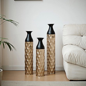 Vase décoratif de table en métal de style artisanal, porte-fleurs de luxe pour mariages et décoration d'hôtel - Product Image 2