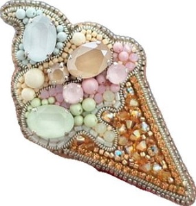 Broche élégante faite à la main en perles de rocaille et cristaux brodés pour robe de mariée ou de soirée - Product Image 3