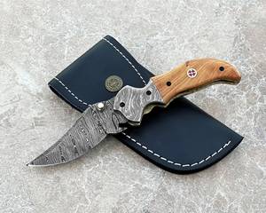 Couteau de poche industriel à prix abordable, en gros, pour hommes, mini couteaux pliants avec étui en cuir, lame en acier Damas, manche en bois - Product Image 3