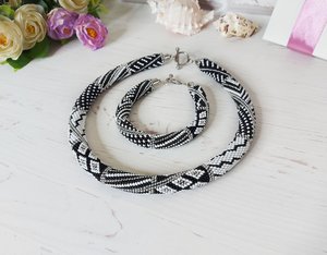 Pulsera geométrica de cuentas para mujer, joyería de ganchillo con cuentas de semillas, pulsera gruesa monocromática en blanco y negro, regalo. - Product Image 5