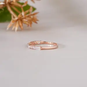 แหวนเพชรทรงบาแกตต์สีโรสโกลด์สุดหรูสำหรับผู้หญิง แหวนครึ่งวงนิรันดร์ เหมาะสำหรับเป็นของขวัญวันครบรอบแต่งงานหรือของขวัญสำหรับเจ้าสาว เครื่องประดับชั้นดี - Product Image 5
