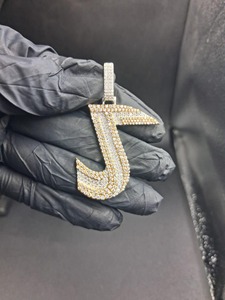 Colgante de marca privada de plata 925, colgante con letra J chapado en plata, estilo hip-hop, unisex, regalo, joyería, material de aleación. - Product Image 5