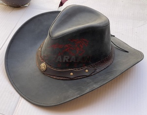 Chapeau de cowboy en cuir gris vieilli, style ranch western, avec bande cloutée, large bord, pour homme, idéal pour le rodéo et les activités de plein air - Product Image 3