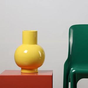 Jarrón Decorativo de Cerámica con Esmalte Degradado de Amarillo a Naranja, Estilo Retro Moderno para Decoración del Hogar Contemporáneo - Product Image 2