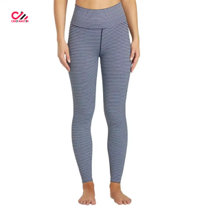 Conjunto Deportivo para Mujer, Top Deportivo sin Costuras, Leggings y Shorts de Cintura Alta, Ropa Deportiva Cómoda y Elástica para Entrenamientos Activos - Product Image 1