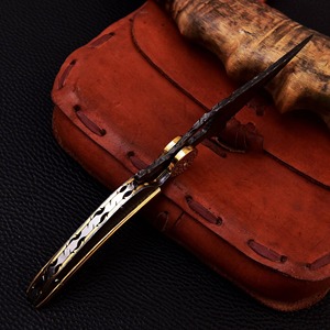 Cuchillo plegable utilitario hecho a mano de acero de Damasco con punta recta, personalizable, con mango de acero de Damasco y latón. - Product Image 3