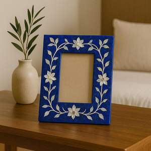 Marco de Fotos de Resina Floral Ecológico Hecho a Mano con Soporte de Pared y Orientación Vertical - Product Image 3