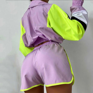 เสื้อแจ็คเก็ตแขนยาวสีฟ้าอ่อนและเขียวสะท้อนแสงแบบคัลเลอร์บล็อกสำหรับผู้หญิง พร้อมปกตั้งและกางเกงขาสั้นเข้าชุด ชุดคู่แบบ OEM - Product Image 5