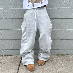 Pantalon de jogging personnalisé avec logo brodé, design rayé décontracté, coupe évasée et ample, en coton, style baggy - Product Image 1