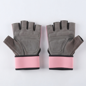 ถุงมือยกน้ำหนักสำหรับออกกำลังกายพร้อมที่รัดข้อมือ กันลื่น ปรับได้ ระบายอากาศได้ดี ทำจากหนัง เหมาะสำหรับทุกเพศ ใช้สำหรับฝึกความแข็งแรง - Product Image 4