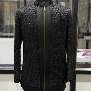 Chaqueta Indo-Occidental de Seda Negra con Relieve de Lujo para Hombre |   Chaqueta Bandhgala de Diseñador con Cierre, Estilo Sherwani, para Bodas y Fiestas, de Exportación - Product Image 1