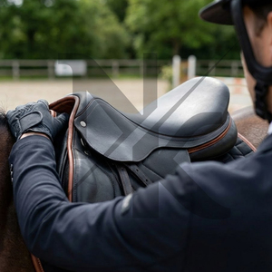 Silla de montar de alta calidad y resistencia con estructura de madera, cuero genuino y herrajes niquelados. Productos ingleses para carreras de caballos de la India. - Product Image 6