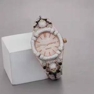 Montre vintage de luxe antique avec cadran en moissanite de 41 mm, design unique, crâne serti de diamants, bracelet de 21 mm, mouvement à quartz - Product Image 2