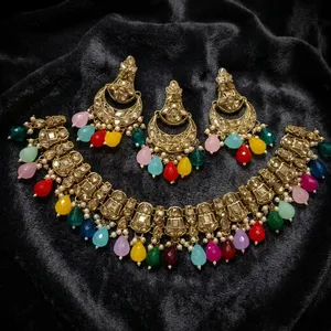 Ensemble collier et boucles d'oreilles vintage pour femme, plaqué or antique, avec cristaux et strass, pendentifs goutte d'eau colorés - Product Image 6