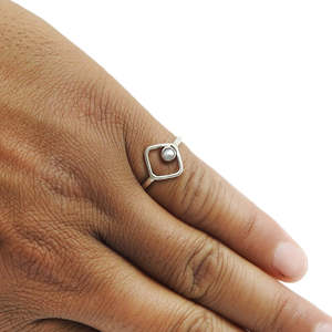 Anillo de perlas de corte redondo con diseño étnico para mujer, joyería bohemia de estilo hueco de alta calidad hecha de plata de ley 925 maciza - Product Image 3