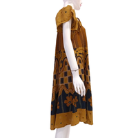 Gaun batik wanita Indonesia nyaman dipakai sehari-hari dengan lengan berumbai dan kerah persegi oleh Chrysanta.