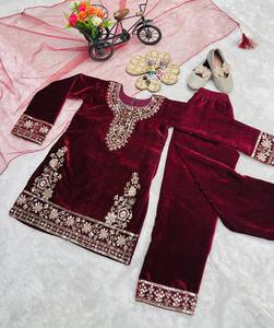 Antra Lifestyle 2026 Salwar Kameez de luxe en velours pour bébés filles |   Broderie Zari en or lourd |   Tenue traditionnelle d'hiver pour mariage ou fête de l'Aïd - Product Image 4