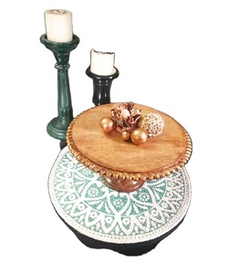 Soporte de pastel de madera de acacia artesanal con acentos pintados a mano, utensilios de cocina distintivos para cualquier reunión - Product Image 5