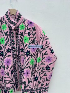 Veste à col mandarin brodée de fleurs roses, manches longues, style Prairie Chic pour femmes, design brodé à la main, vêtements de printemps - Product Image 4
