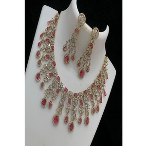 Juego de Collar y Aretes de Lujo en Latón Chapado en Oro Mate con Circonitas, para Mujeres y Niñas, Colección para Fiestas y Bodas - Product Image 1