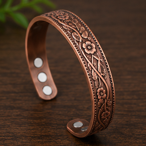 Brazalete Terapéutico Magnético Abierto de Cobre Puro con Grabado Floral, Joyería Metálica Exquisita, Regalo Promocional Novedoso - Product Image 3