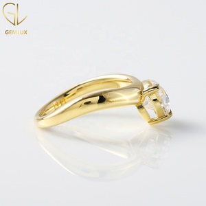 Bague de fiançailles solitaire en or 10 carats avec diamant moissanite taille poire de 2 carats, orientée de l'Est vers l'Ouest, pour femme - Product Image 6