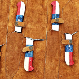 Ensemble de 8 couteaux de chef en acier Damas faits à la main avec manches étoilés rouge, bleu et blanc – Couteaux de cuisine professionnels pour la découpe - Product Image 6