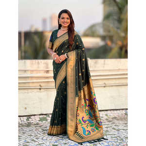 Sari de seda tejido Paithani Zari en verde botella, étnico, 650g, Elite Weaves, de secado rápido y con protección solar. - Product Image 6