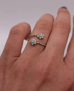 Anillo con Clúster de Diamantes Cultivados en Laboratorio de 0.28 CT en Oro de 18K para Mujer |   Anillo de Novia Moderno con Certificado IGI |   Joyería de Moda de Lujo - Product Image 1