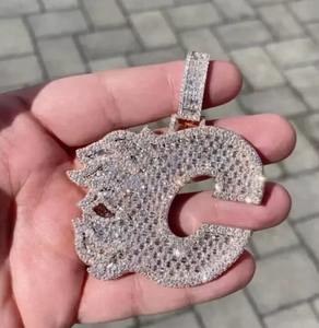 จี้เพชรทรงบาแกตต์กลม 3 กะรัต ตัวอักษร C แบบกำหนดเอง ชุบทอง 14K เงินสเตอร์ลิง สำหรับงานปาร์ตี้ - Product Image 1