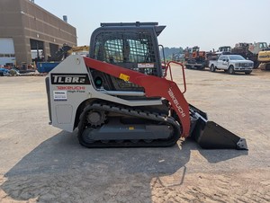รถตักล้อยาง Takeuchi TL8R2 แบบตีนตะขาบขนาดกะทัดรัด พร้อมบุ้งกี๋หน้า สำหรับงานก่อสร้างในฟาร์ม - Product Image 2