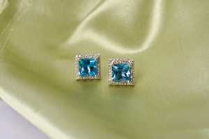 Pendientes de topacio azul con halo de plata de ley 925 y circonitas cúbicas, joyería nupcial elegante para mujer, piedra de nacimiento de diciembre - Product Image 1