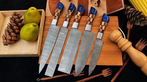 Ensemble de 5 couteaux de chef en acier Damas forgé à la main, manche ergonomique en bois, style moderne, polissage haute brillance, lame pleine longueur, ambidextre - Product Image 4