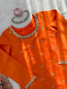 Chinon de diseñador para mujer con hilo y trabajo intrincado de lentejuelas, de secado rápido, elástico y reversible. - Product Image 6