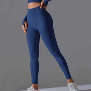 Nuevos leggings deportivos de cintura alta para yoga y gimnasio, sin costuras, con efecto fruncido en glúteos, de nailon, con espalda cruzada en V, para entrenamiento. - Product Image 5