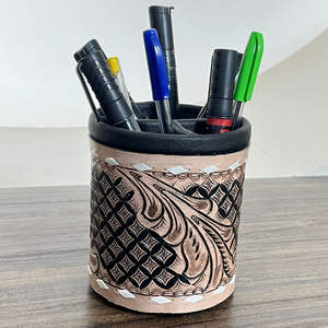 March Expo Panier à pinceaux de maquillage en cuir de vachette gravé à la main avec logo personnalisé, support de bureau portable pour stylos et crayons - Product Image 4