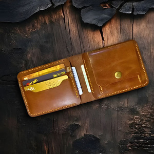 Portefeuille en cuir artisanal de qualité supérieure, fait main, avec surpiqûres, plusieurs emplacements pour cartes et poche à monnaie sécurisée à fermeture pression - Product Image 1