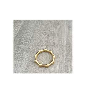 Rond de serviette en métal décoratif d'inspiration vintage, parfait pour les rassemblements de vacances ou les célébrations d'anniversaire. - Product Image 3