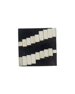 Posavasos de nogal con incrustaciones de hueso cuadrado ecológico clásico hecho a mano con patrón rectangular geométrico blanco y negro moderno - Product Image 1