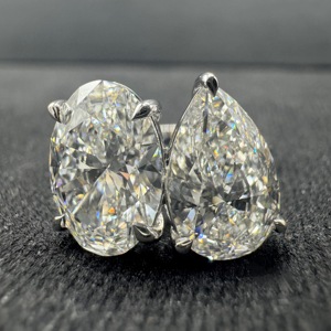 Bague en diamant ovale taille poire de 5 carats certifiée IGI, en platine PT950, sertie de griffes, modèle Toi et Moi - Product Image 6